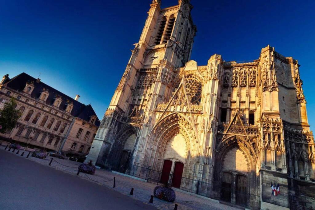 Colibri Studio Coeur De Ville Mon Groom Troyes Exterior photo